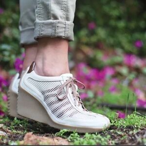 TSUBO Wedge Leather & Mesh khaki & beige Sneakers SZ9.5